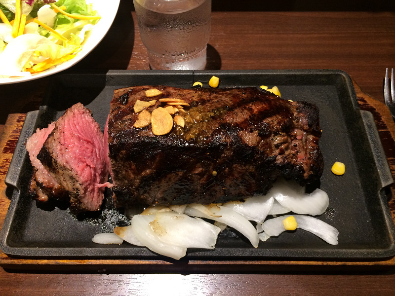 1.5ポンドのステーキ