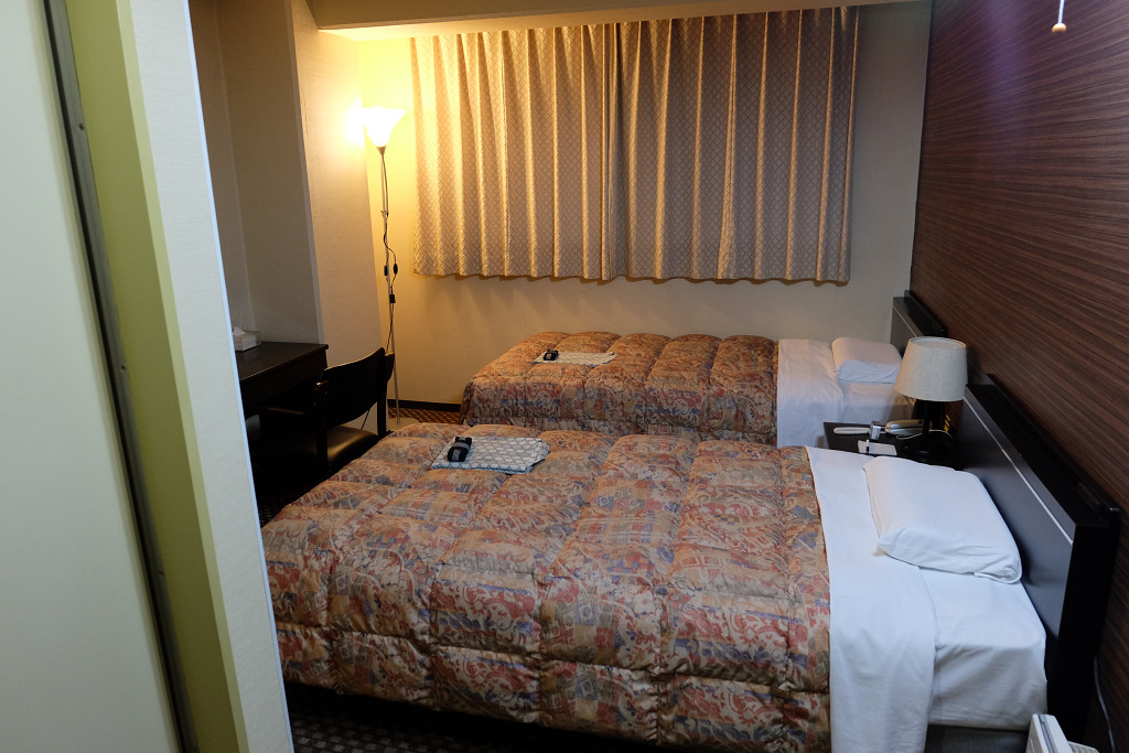 ホテル松山ヒルズ JR松山駅前店 ツインルーム 18平米(2015年12月)