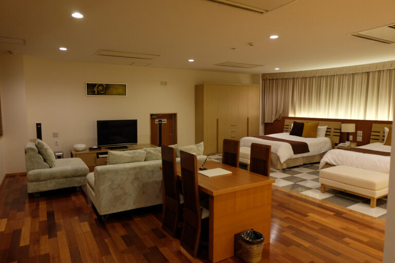 ヴィラテラス大村 1301号室 モダンジャパニーズルーム 90平米(2016年5月)