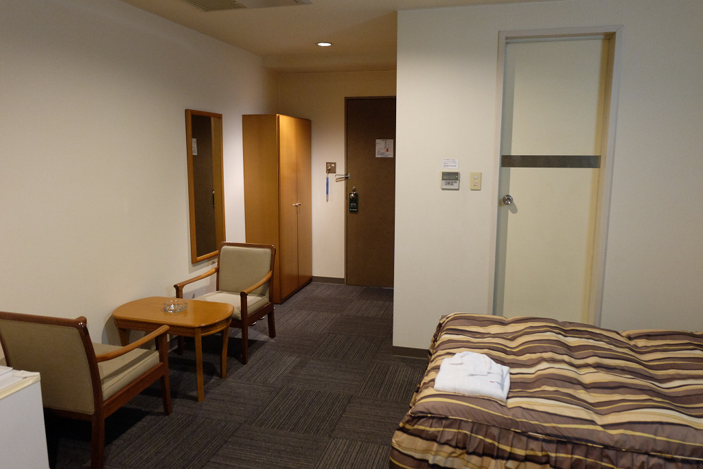ターミナルホテル松山 ツインルーム ドア側