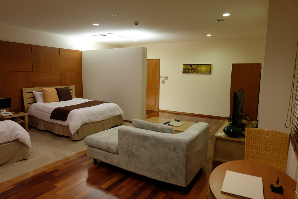 ヴィラテラス大村 1305号室アジアンリゾートルーム ドア側