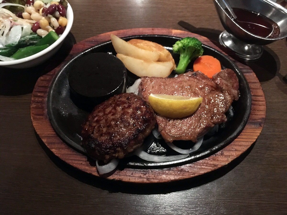 あさくま 多摩川店「あさくまグリル(あさくまハンバーグ120g、サーロインステーキ100g)」(2017年6月)