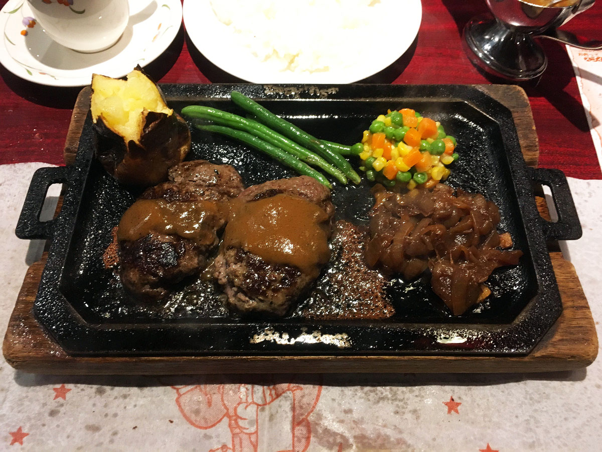 ハングリータイガー 横浜モアーズ店「オリジナルハンバーグステーキ 220g」(2017年7月)