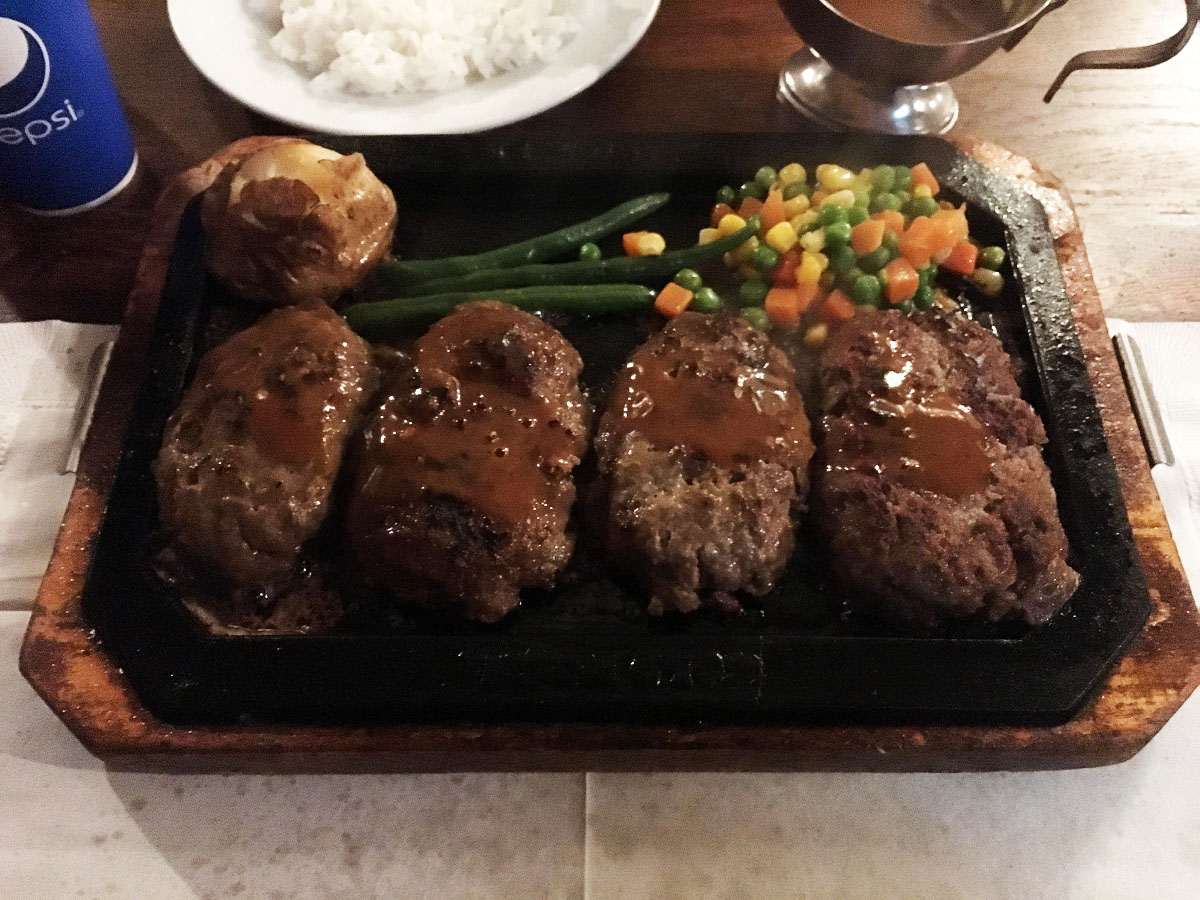 ゴールドラッシュ 本店「1ポンド ゴールドラッシュハンバーグ 450g」(2017年4月)