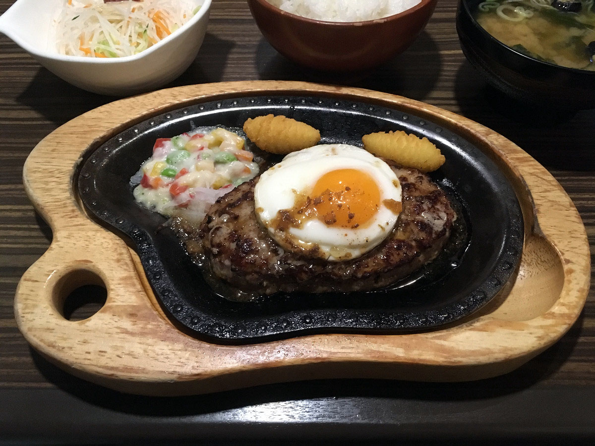 びっくりドンキー 東六郷店「エッグハンバーグステーキ」(2017年6月)
