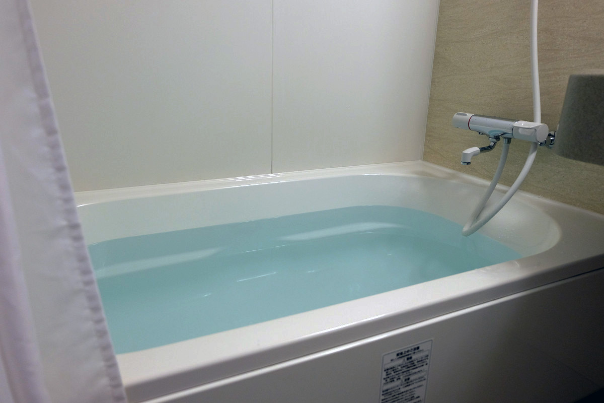 お風呂は何リットルのお湯が入る?