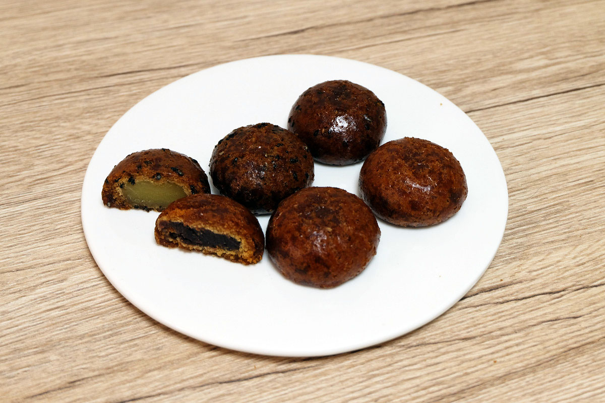 谷中福丸饅頭の「かりんとう饅頭」と「芋かりんとう饅頭」