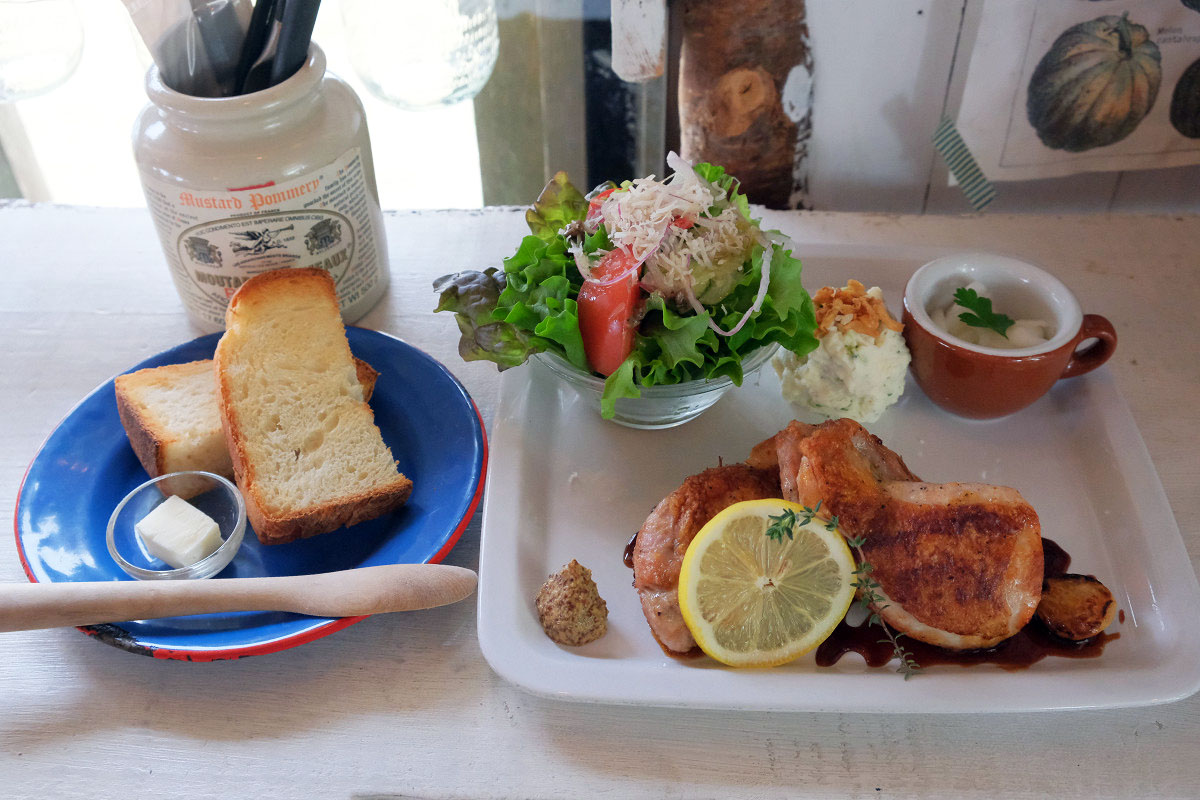 鶏もも肉の香草焼き バルサミコソース