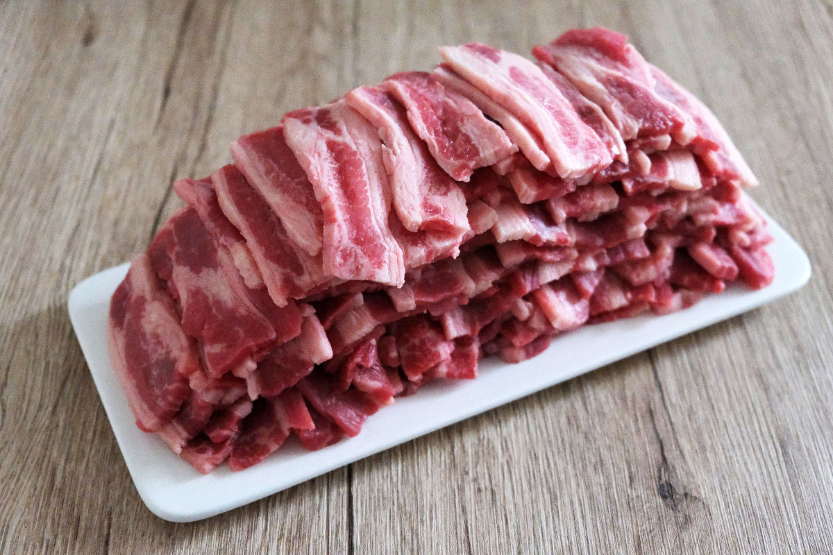 1,400g(1.4kg)の焼肉の量