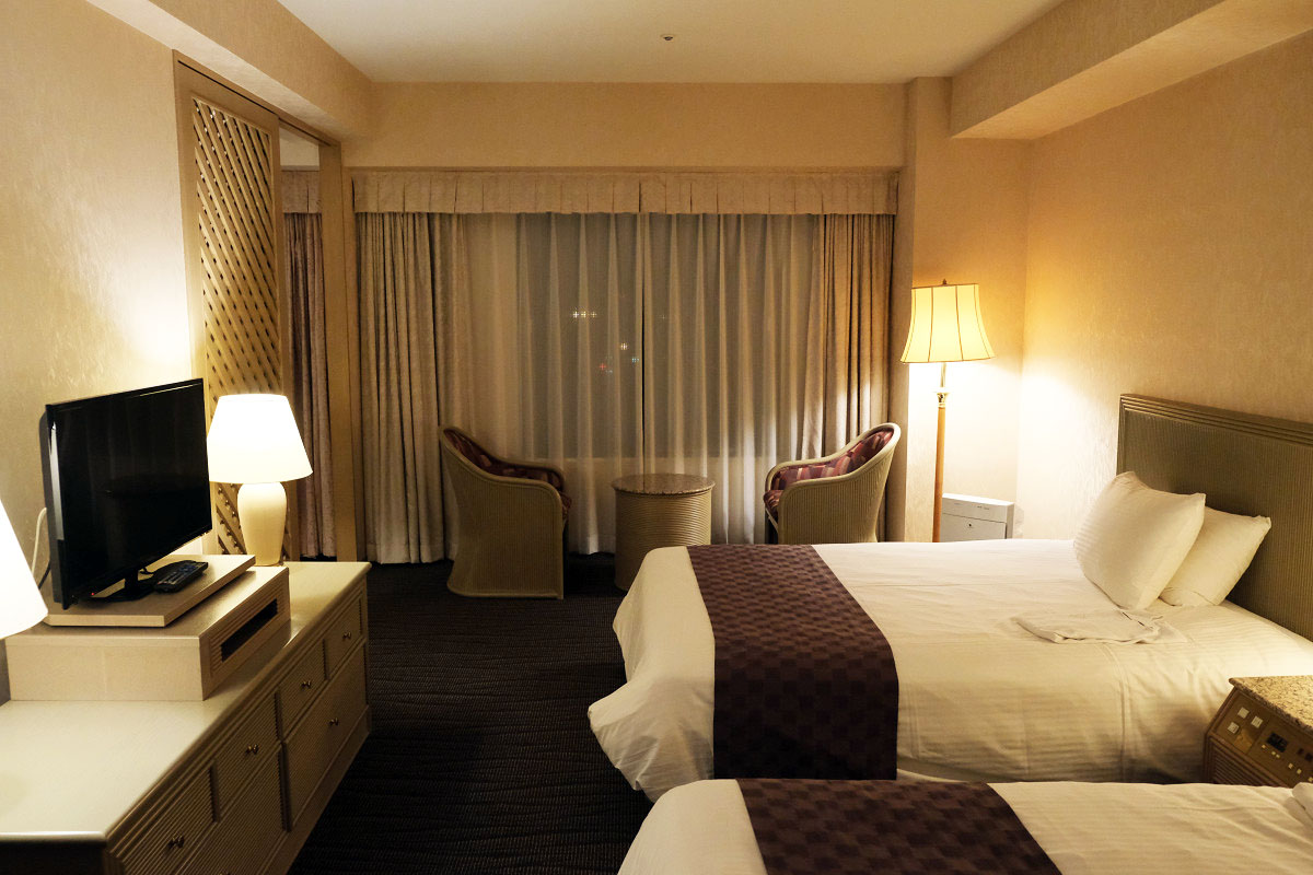 ベッドルーム(窓側)