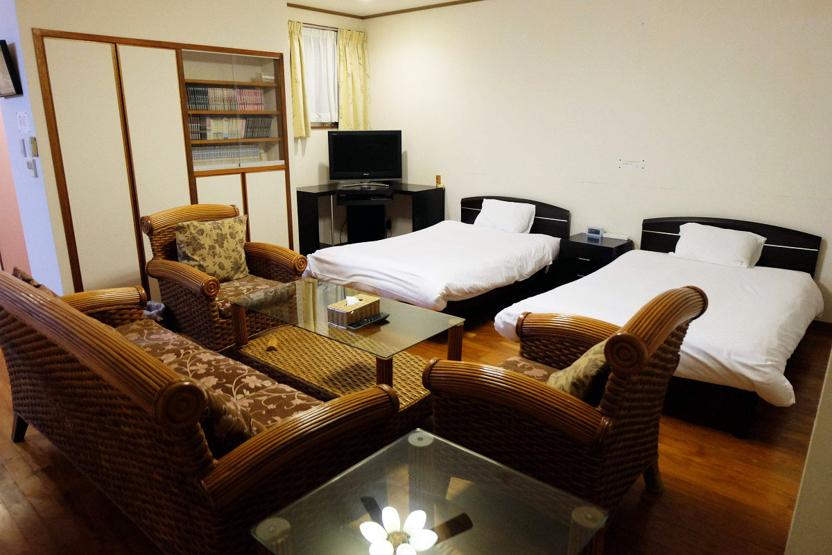 リビングとベッド