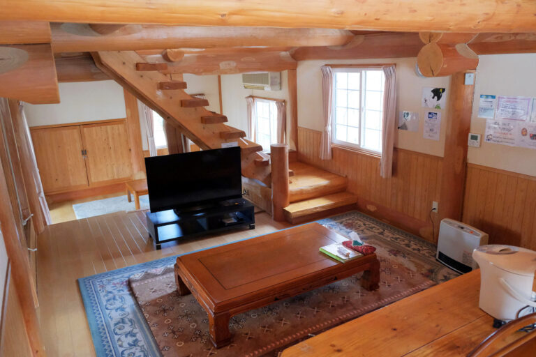 89平米 黒川 森のコテージ 10名用ログハウス