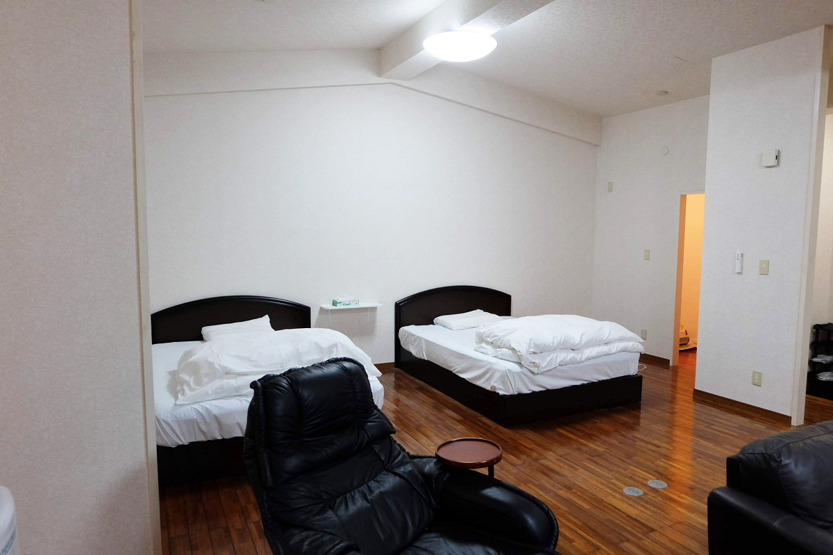 ソファー横ベッドスペース