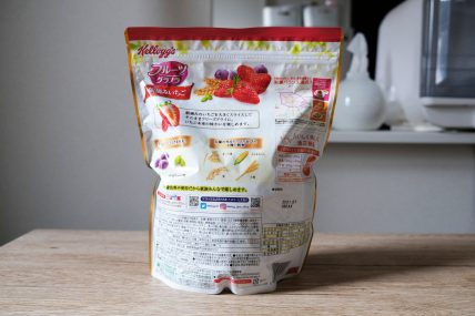 フルーツグラノラ 朝摘みいちご（裏面）