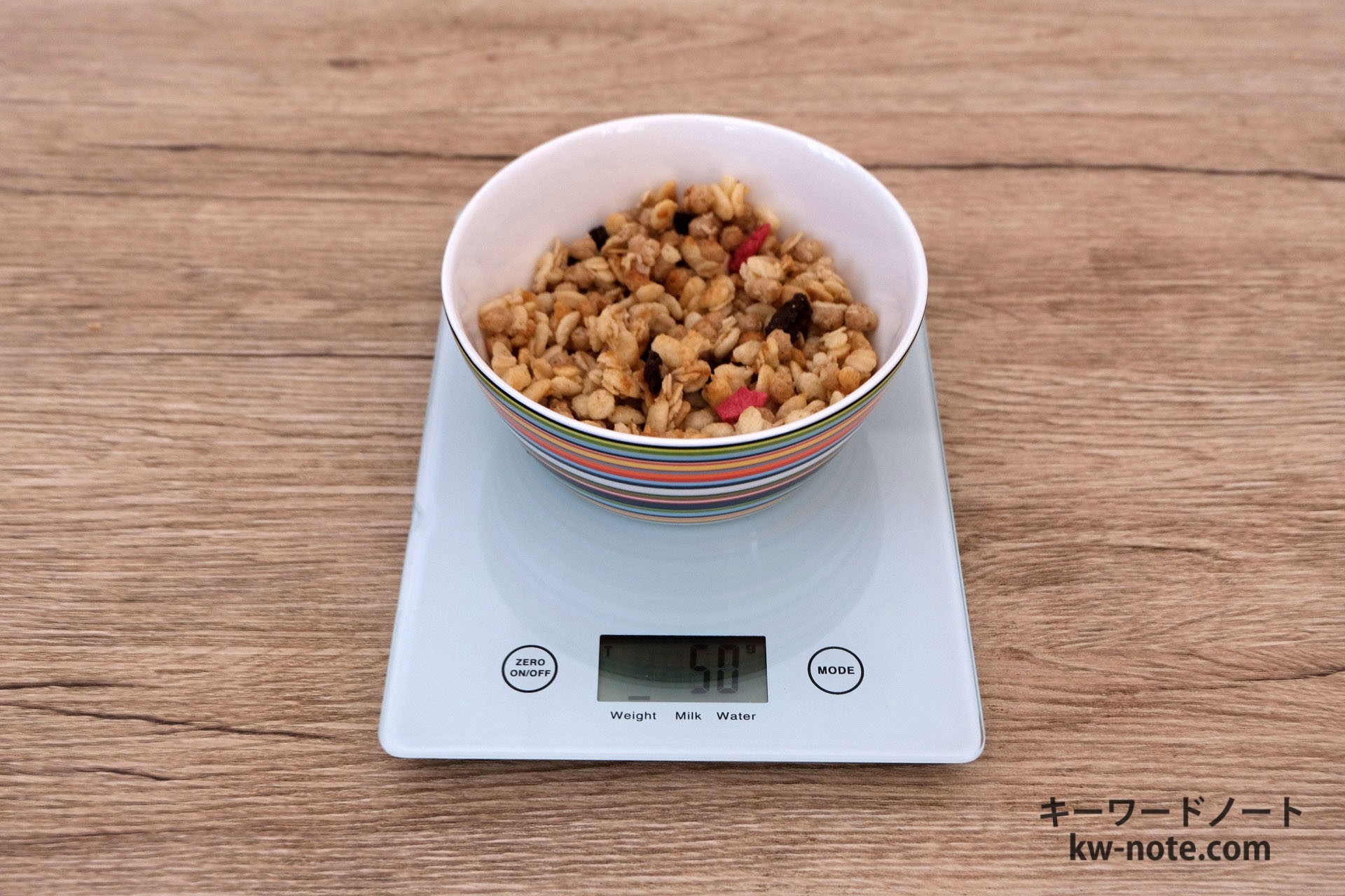 1食分の「フルグラ チョコクランチ&バナナ」50グラム