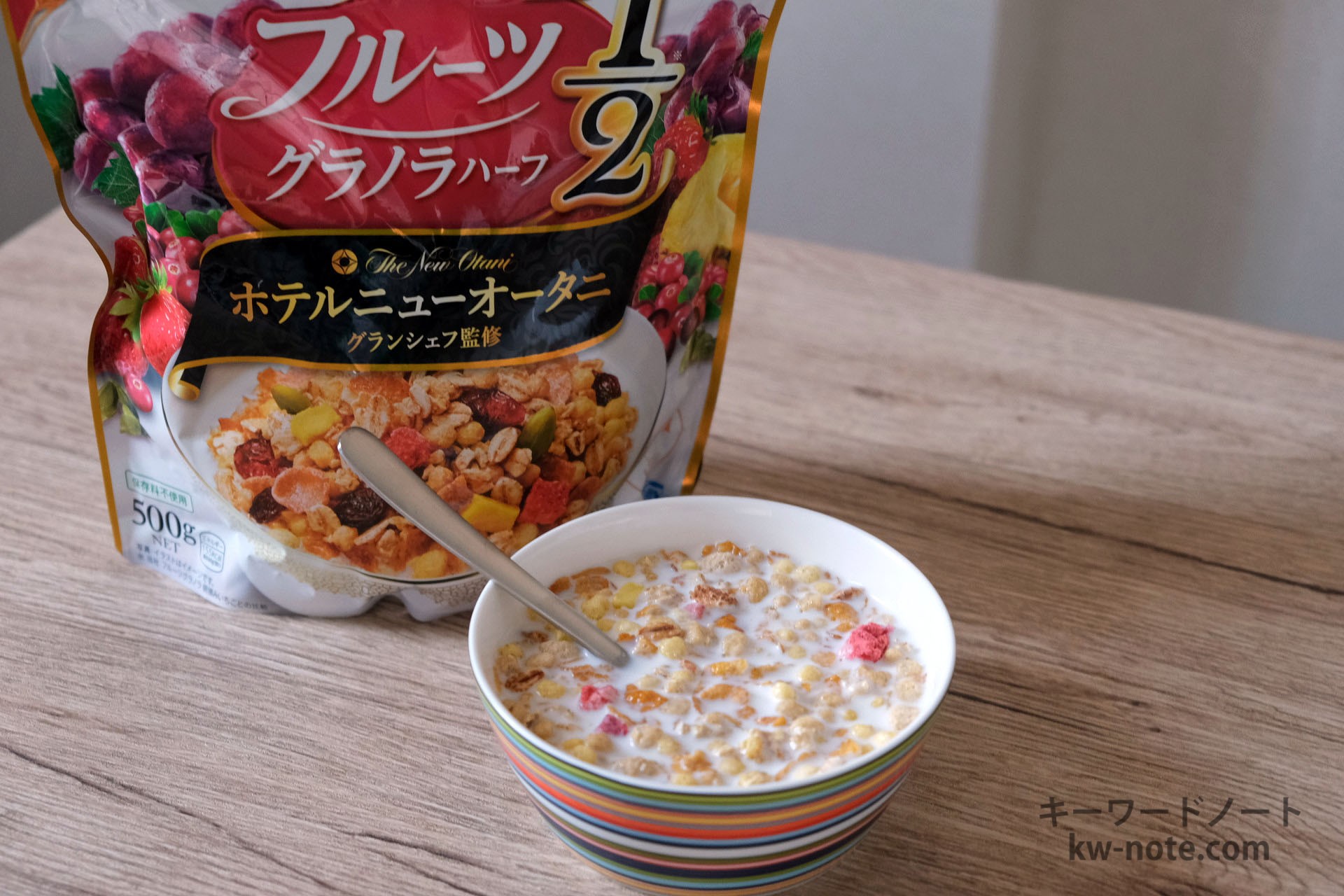 1食分の「フルーツグラノラ ハーフ」に200gの牛乳をプラス