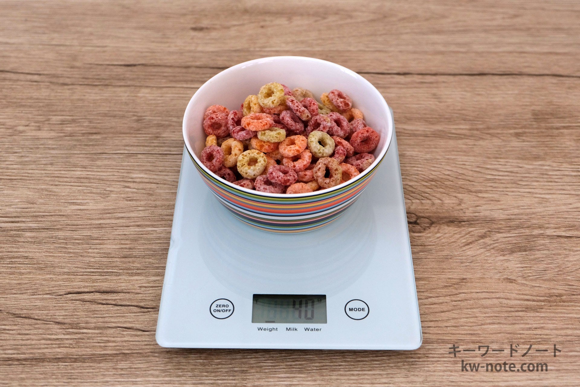 1食分の「ユニコーンフルーツループ」40グラム