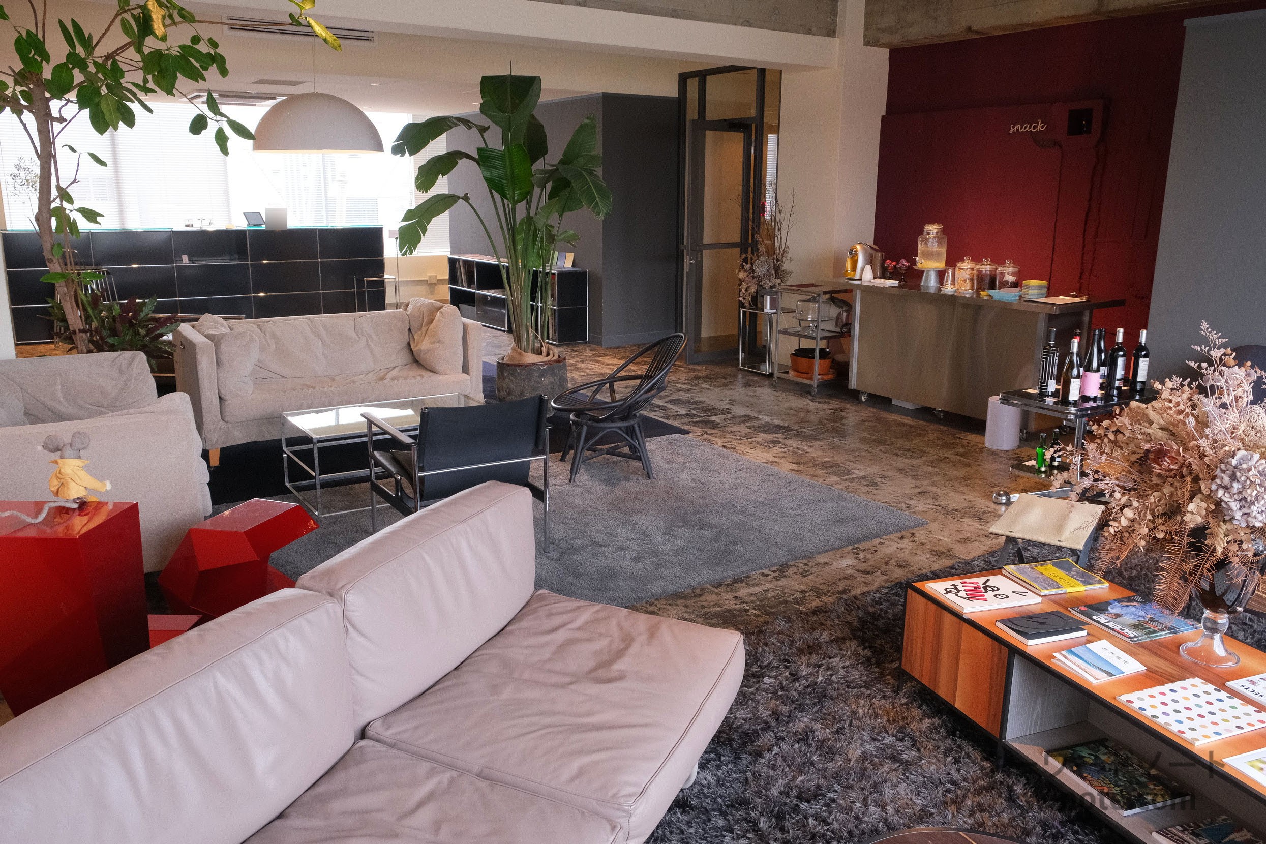 ラウンジとフロント