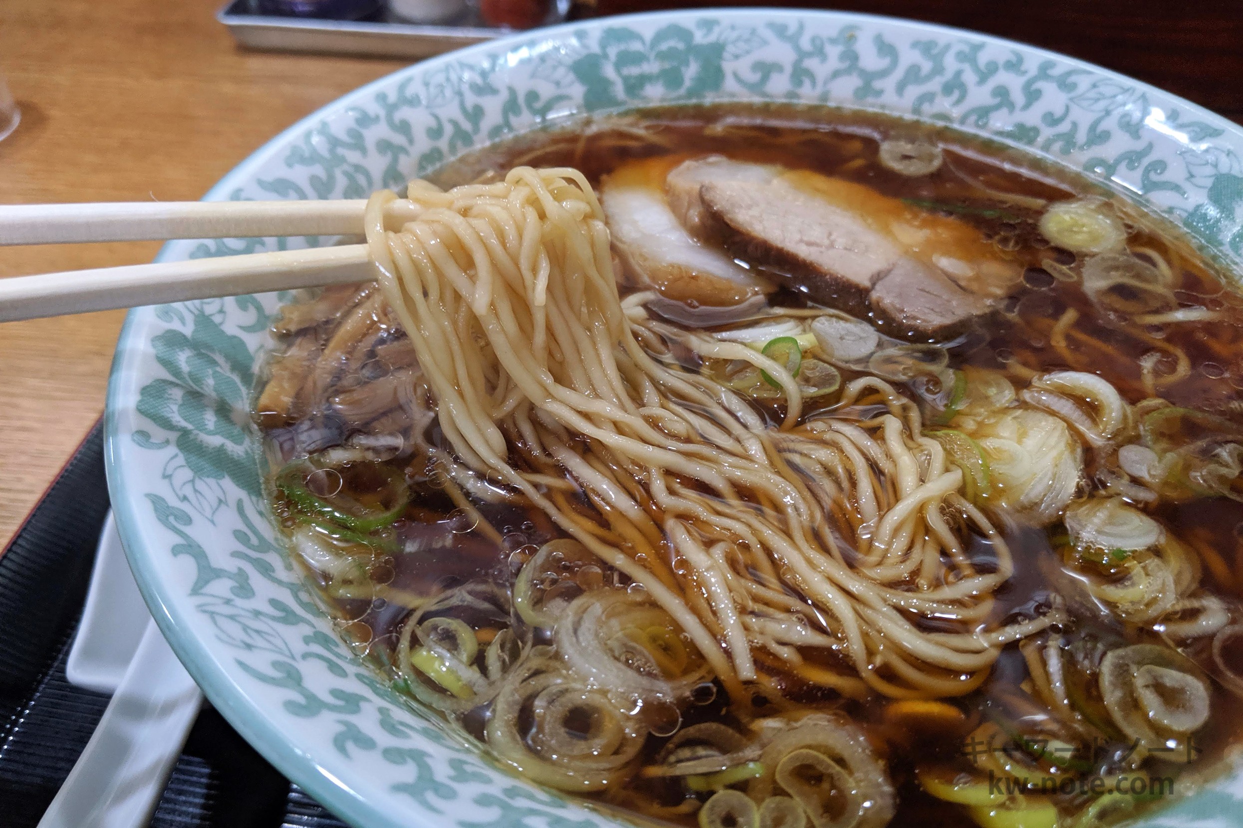 醤油ラーメンの麺