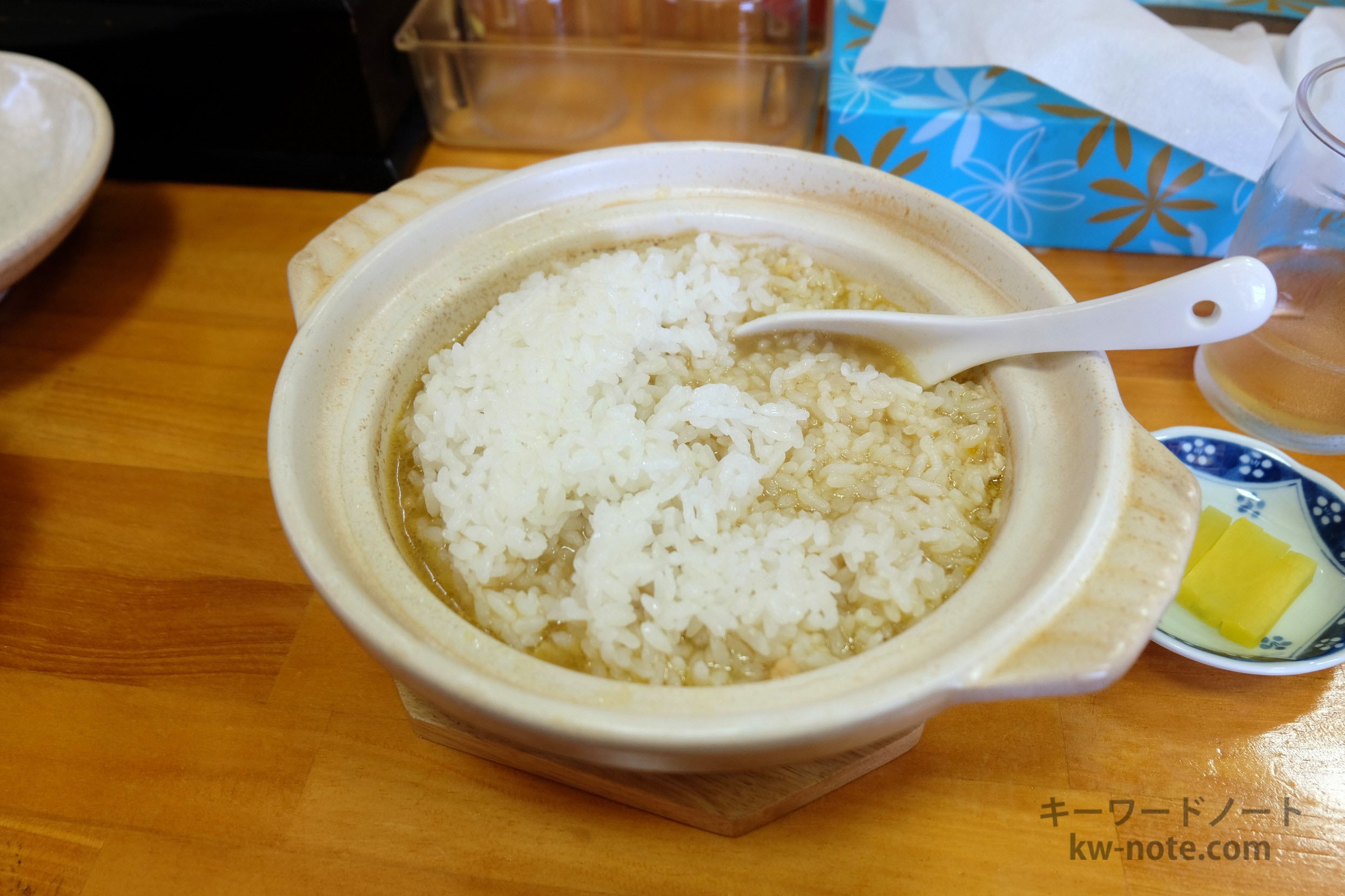鍋焼きラーメンにご飯を入れて雑炊に