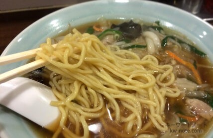 サンマーメンの麺とスープ