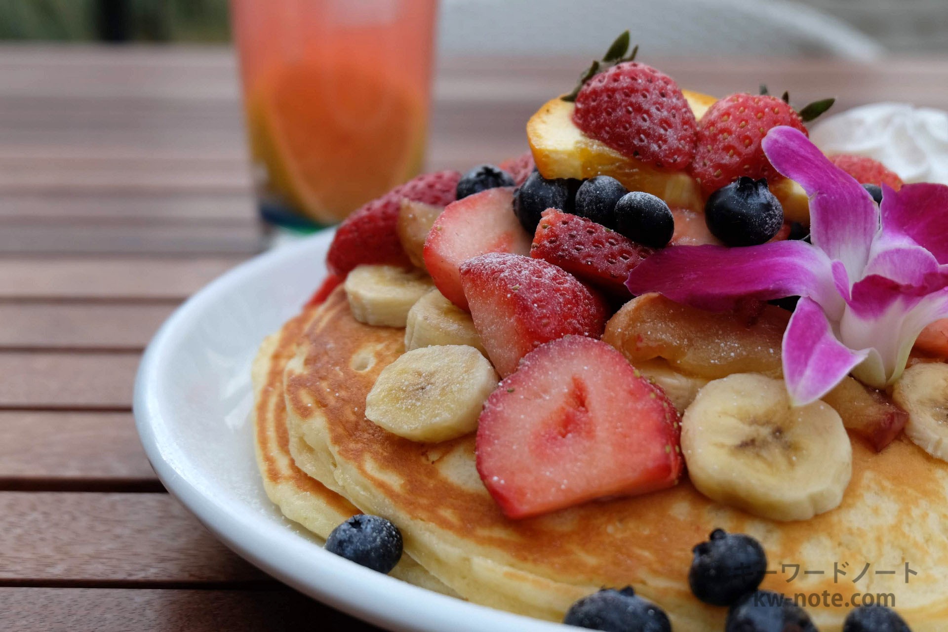 パンケーに乗ったフルーツ