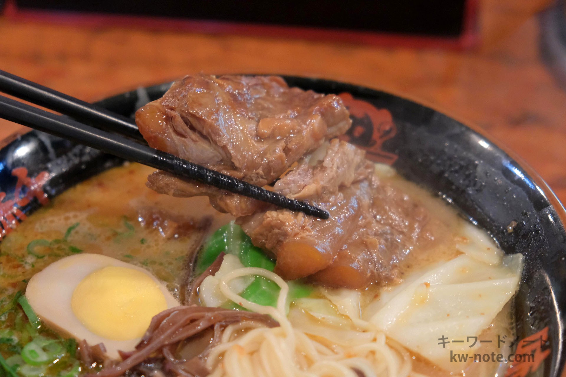 ゼラチン質になった軟骨の排骨(パイクー)