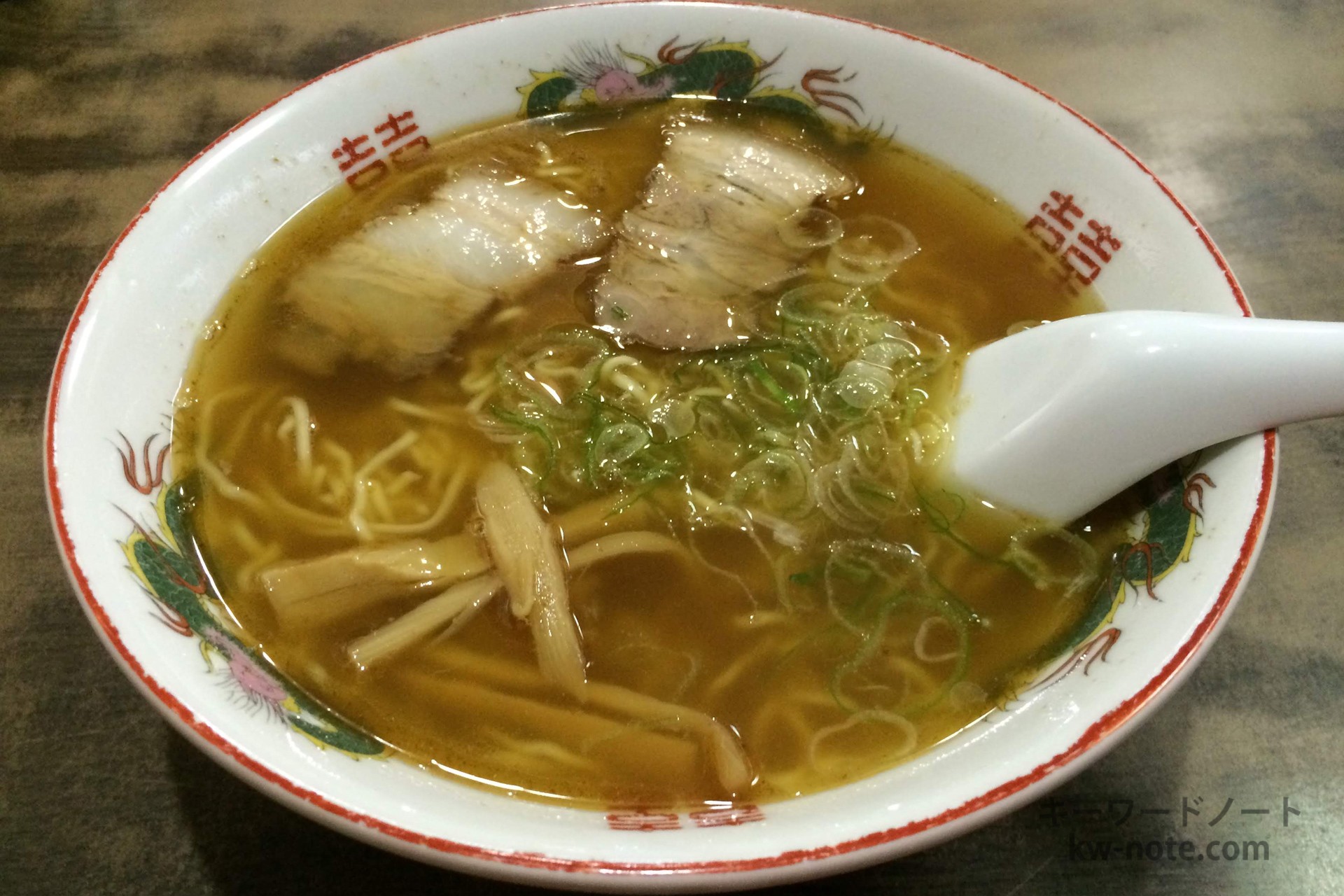 中華そばのスープと具材