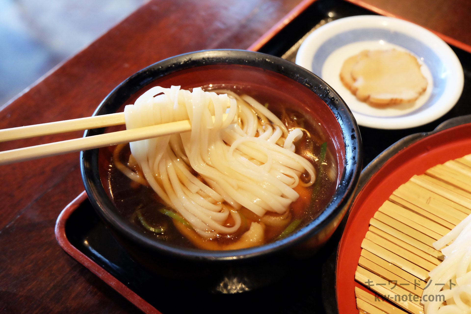 つゆにつけた稲庭うどん