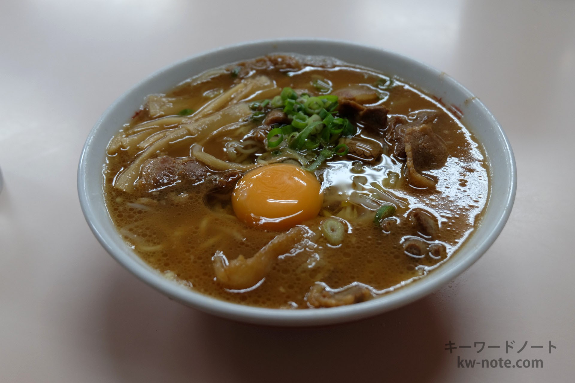 横から見たラーメン